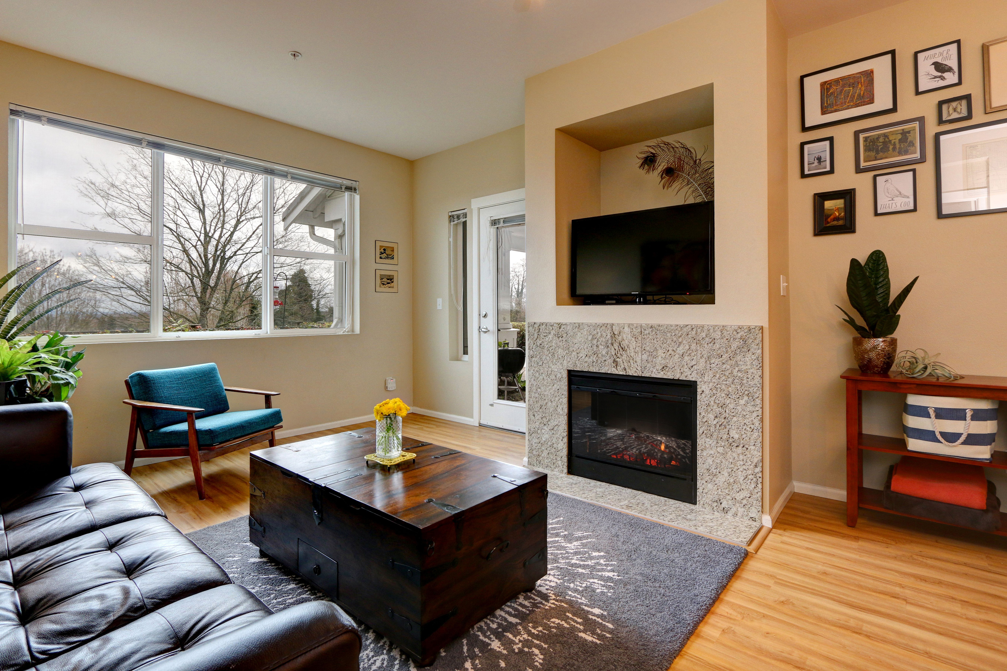 Property Photo: Living Room 2830 SW Raymond St 102  WA 98126 