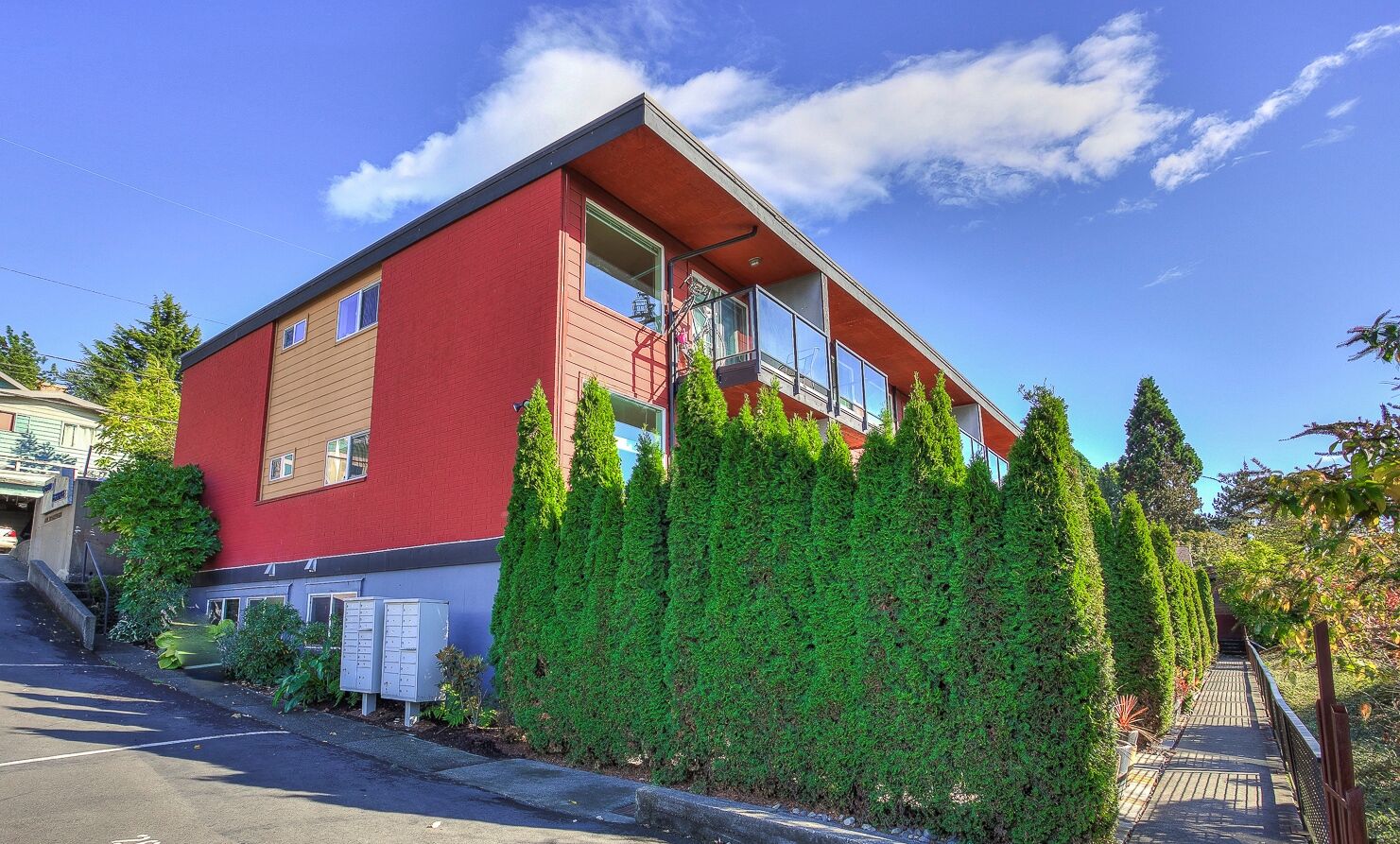 Property Photo: 3420 15th Ave W 304 WA 98119