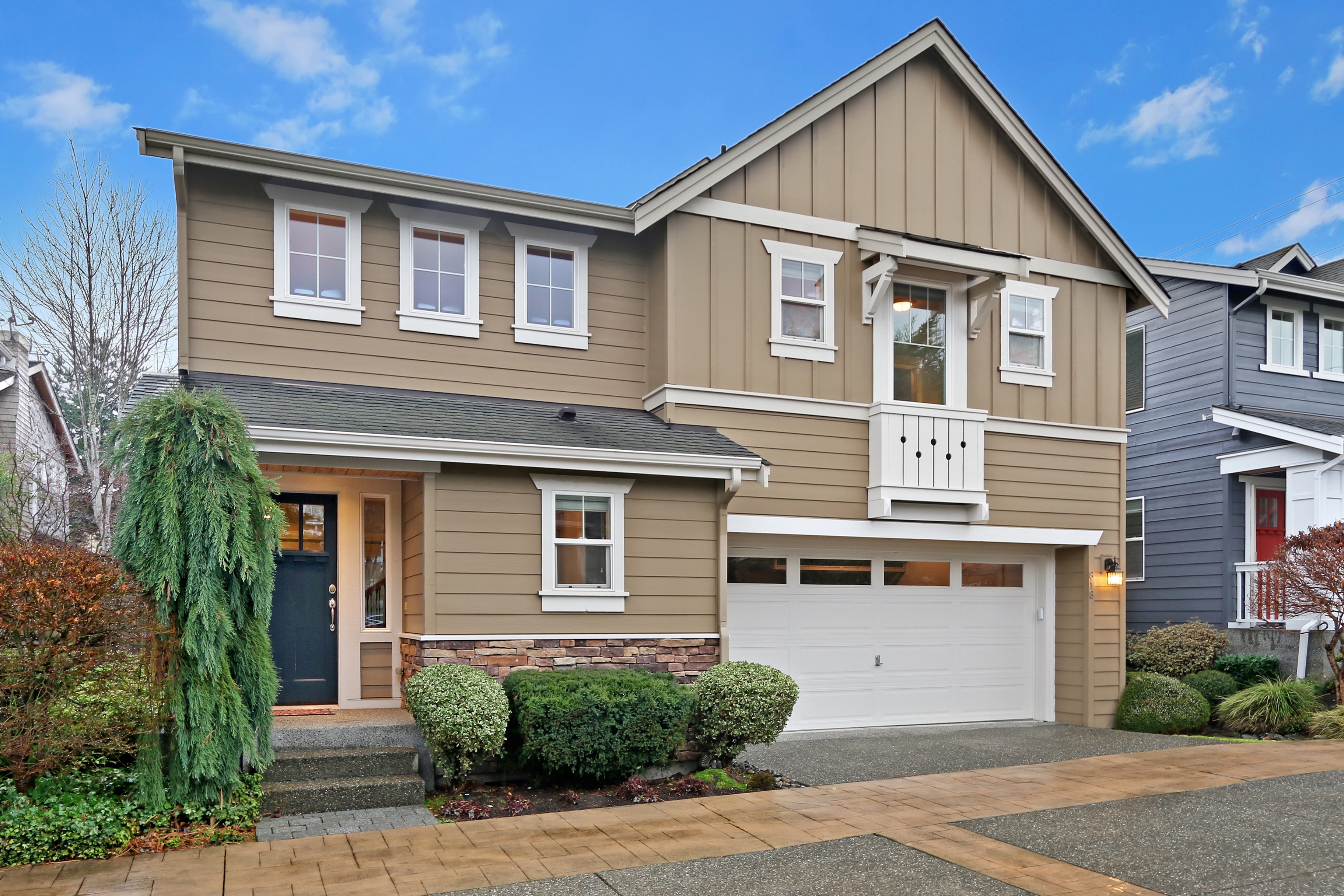 Property Photo:  818 Kirkland Avenue  WA 98033 