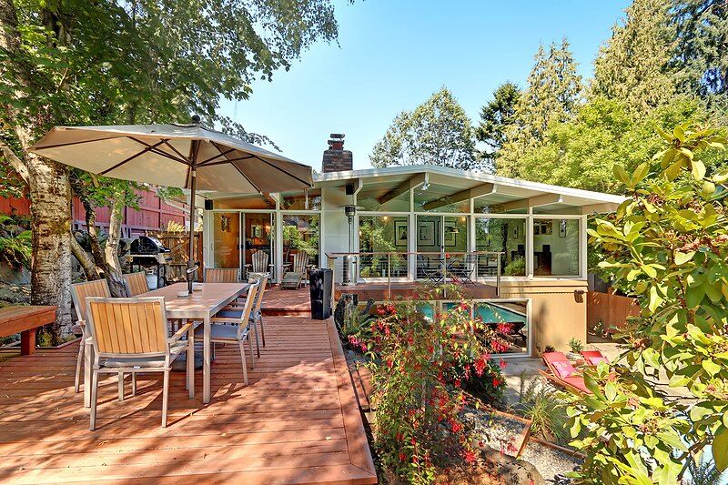 Property Photo:  1545 NE 90th St  WA 98115 