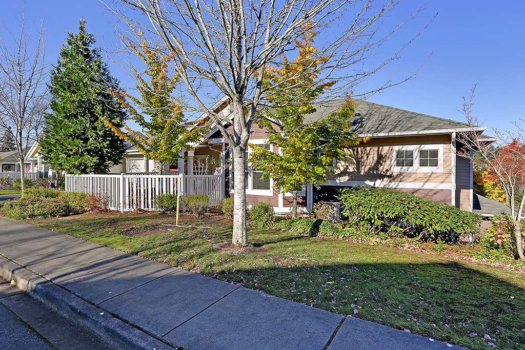 Property Photo:  22540 SE 45th St 2650  WA 98029 