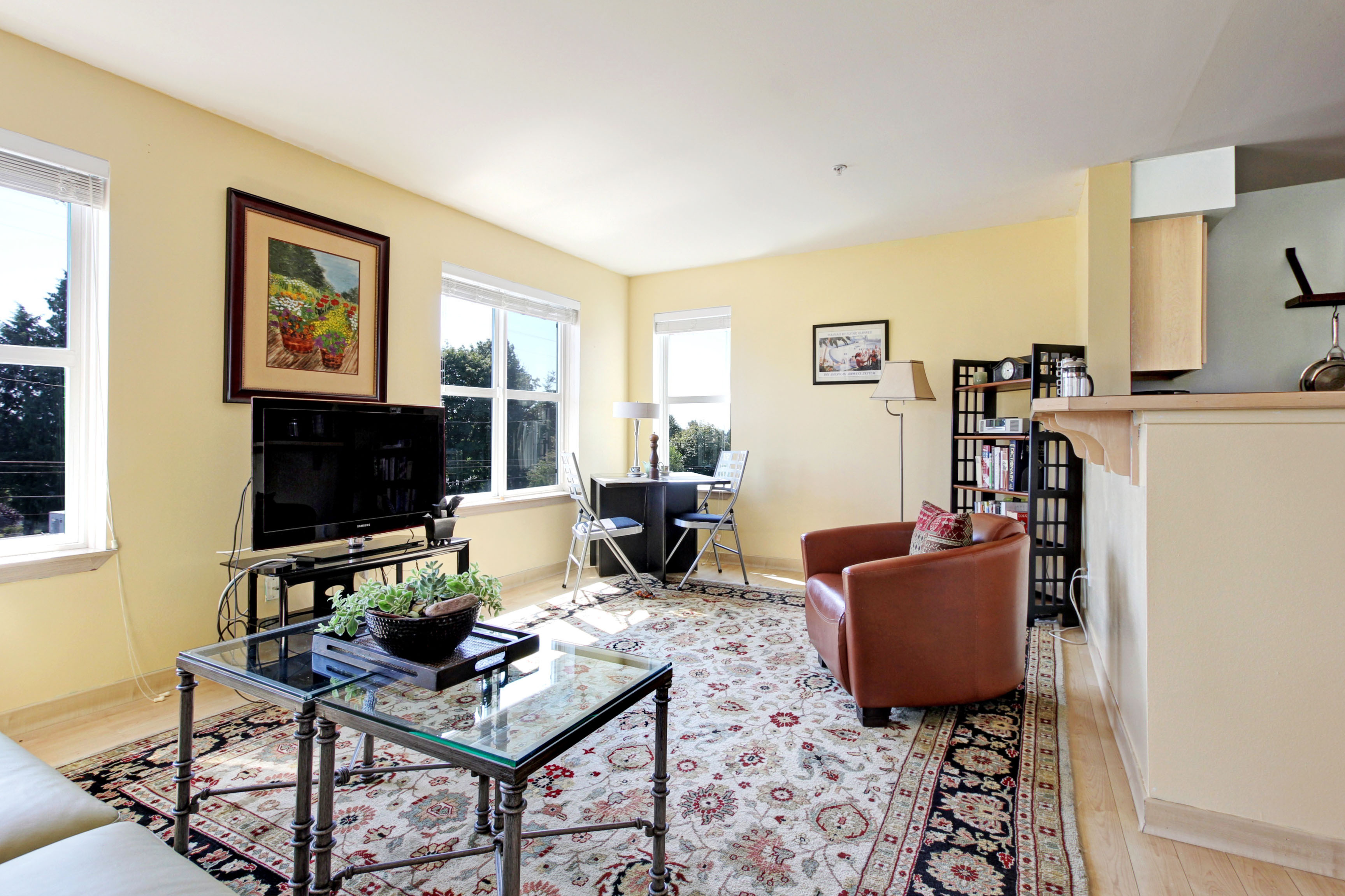 Property Photo: Living room/dining room 600 N 85th St 312  WA 98103 