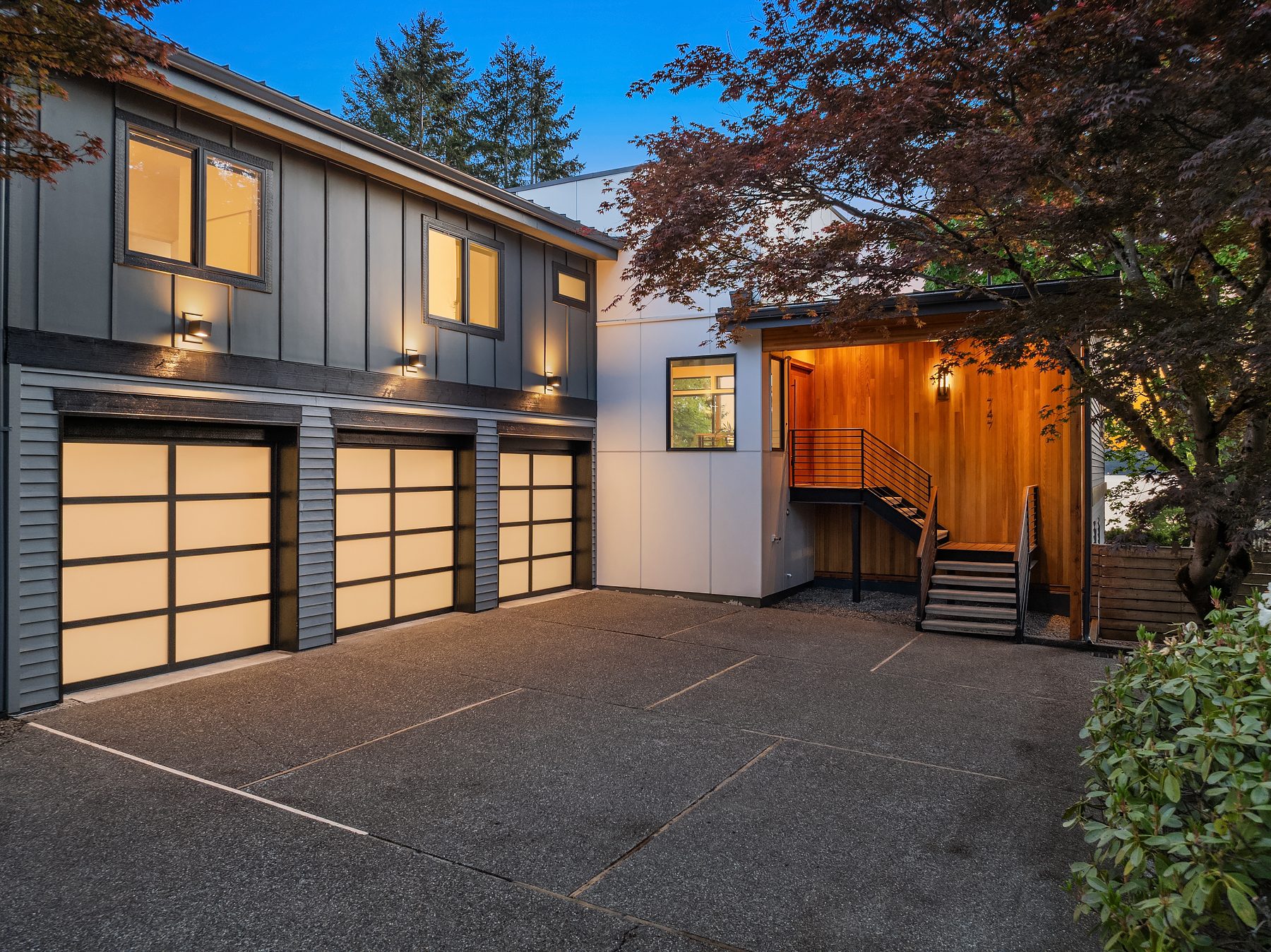 Property Photo: 747 14th Avenue W WA 98033