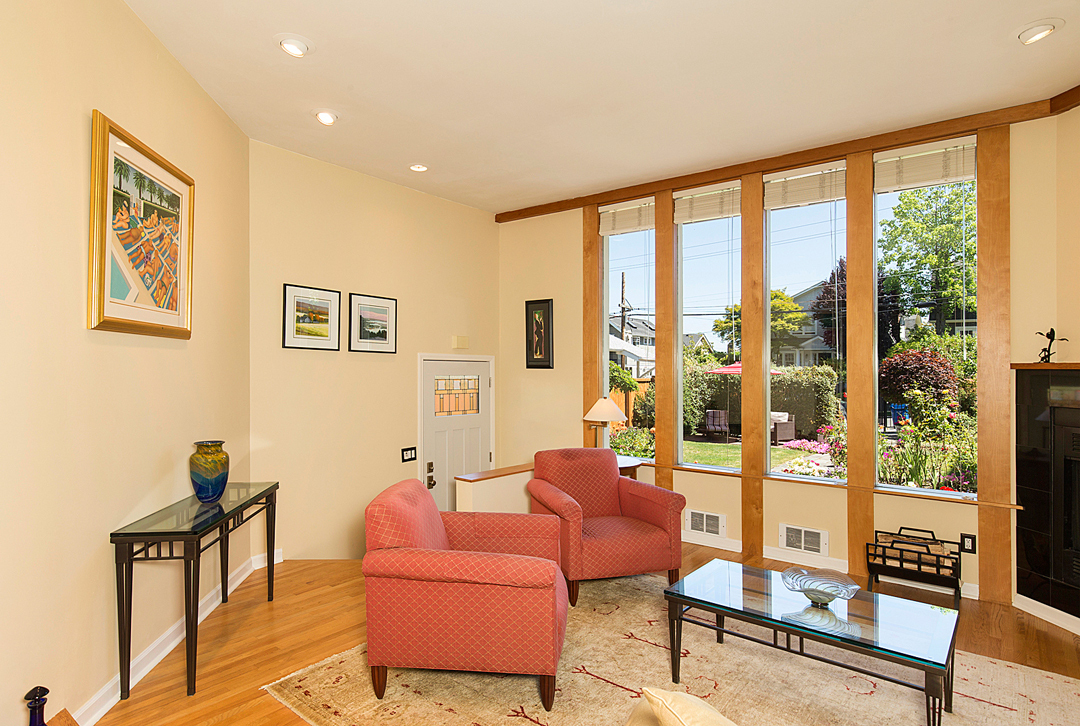 Property Photo: Living room 2223 11th Ave E  WA 98102 