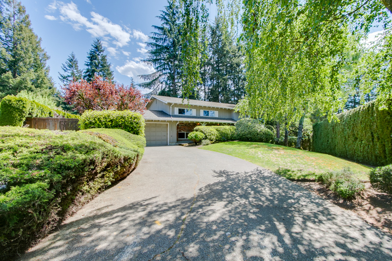 Property Photo: Entry 13927 SE 22nd St WA 98005
