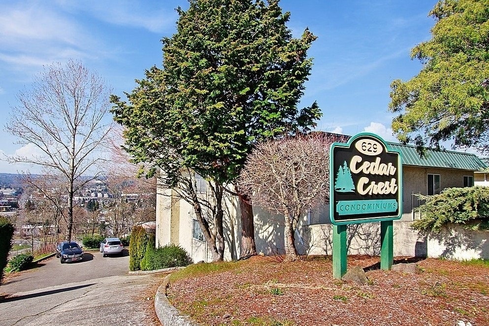 Property Photo:  629 Cedar Ave S A202  WA 98057 