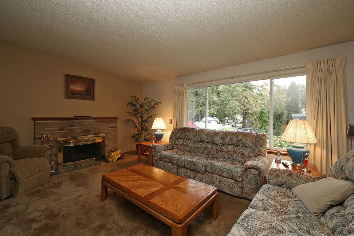 Property Photo: Living room/dining room 17028 11th Ave NE  WA 98155 