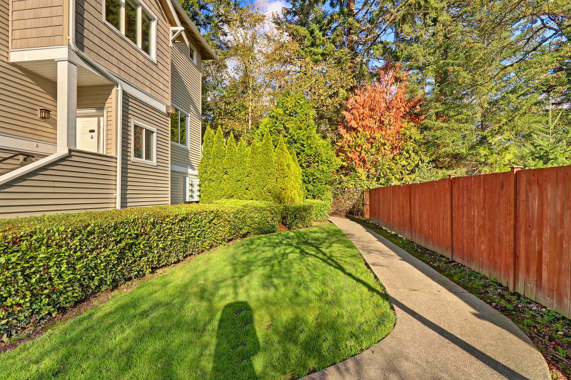 Property Photo:  13400 Dumas Rd H-6  WA 98012 