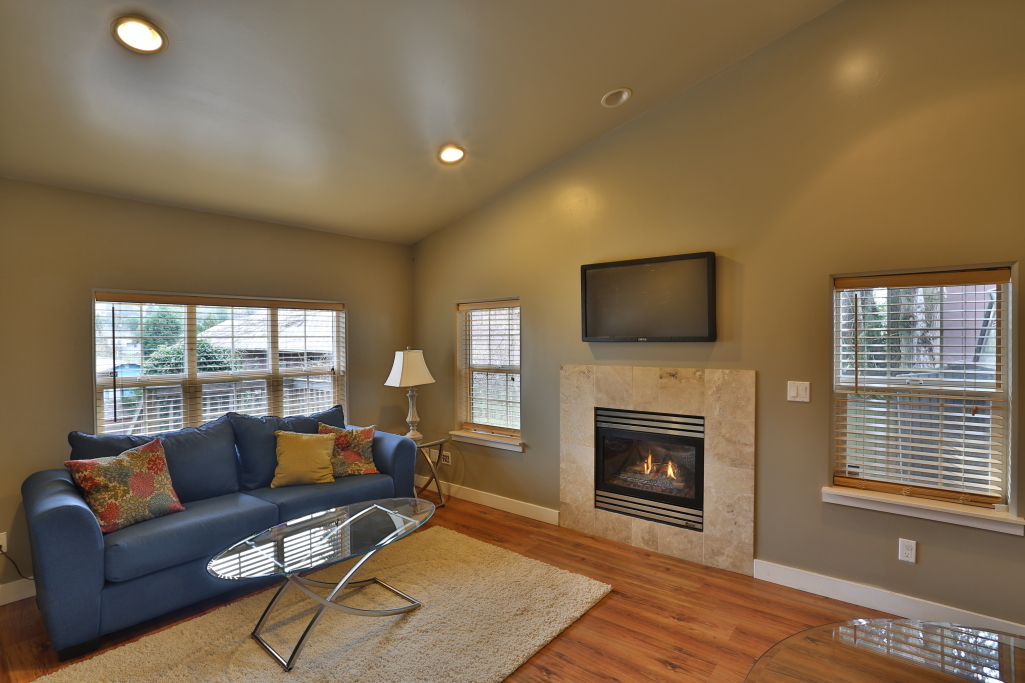Property Photo: Living room 7733 18th Ave SW  WA 98106 