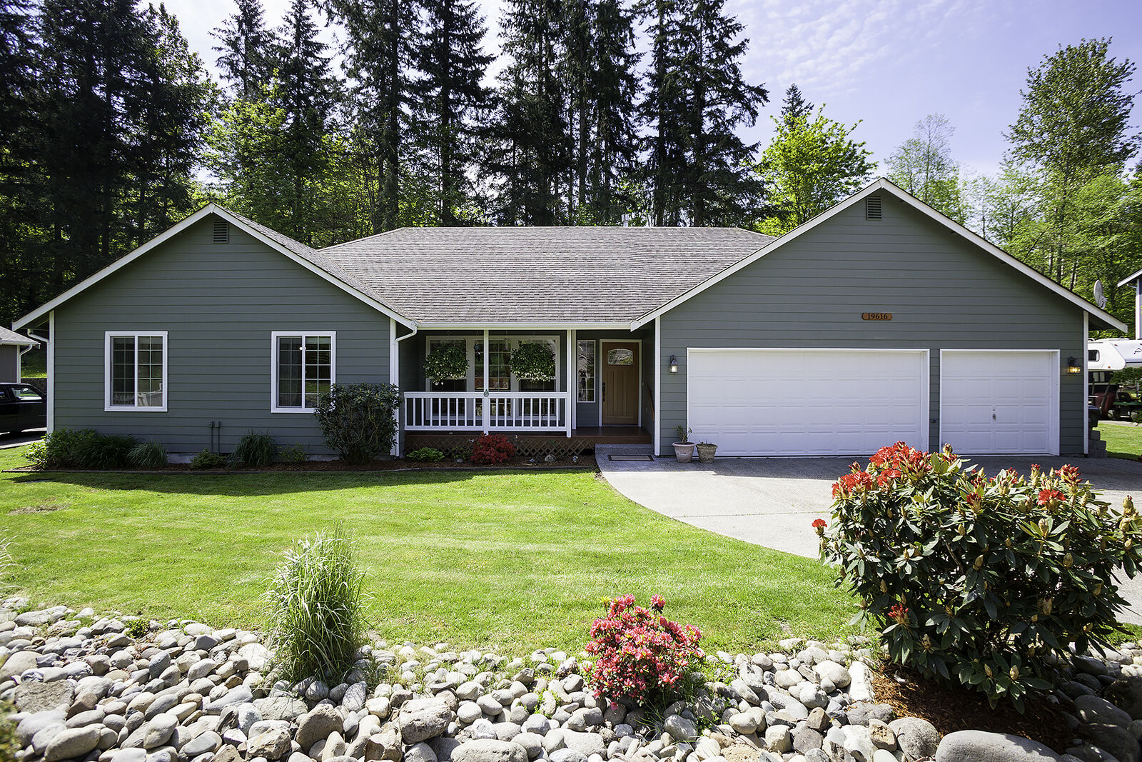 Property Photo: Front 19616 E 5th St WA 98391