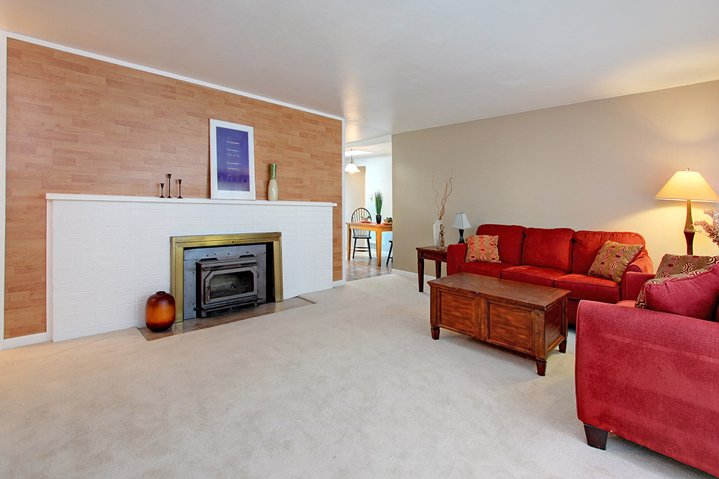 Property Photo: Living room 6117 W Magnolia Avenue WA 98203