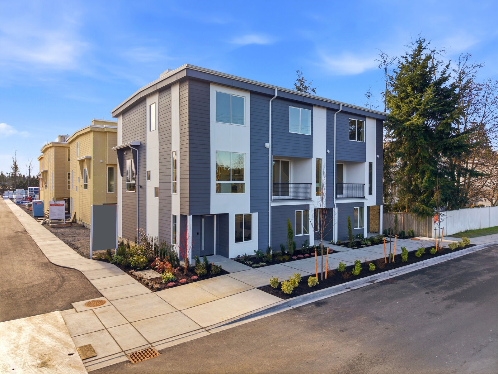 Property Photo:  222  124th Street SW C2  WA 98204 