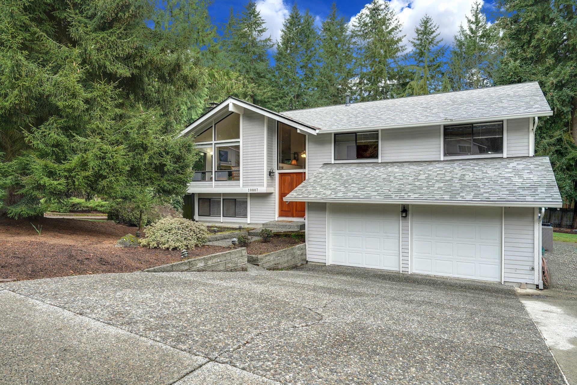 Property Photo:  10807 166th Place NE  WA 98052 