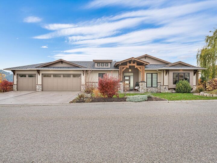 Property Photo: 747 Traditions Crescent BC V1V 2Y2