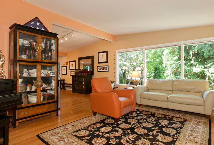 Property Photo: Living room 4515 W Raye St  WA 98199 