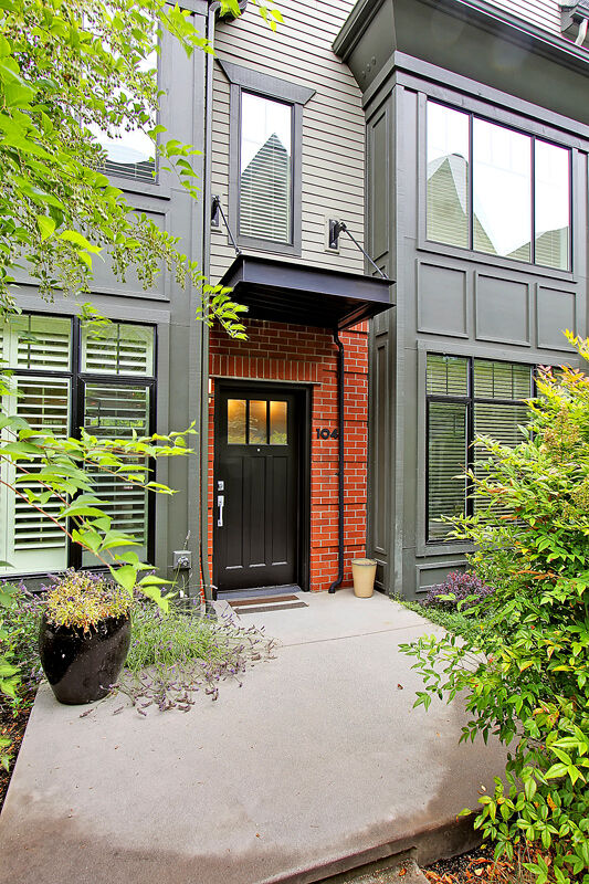 Property Photo: 10595 NE 12th Place 104 WA 98004