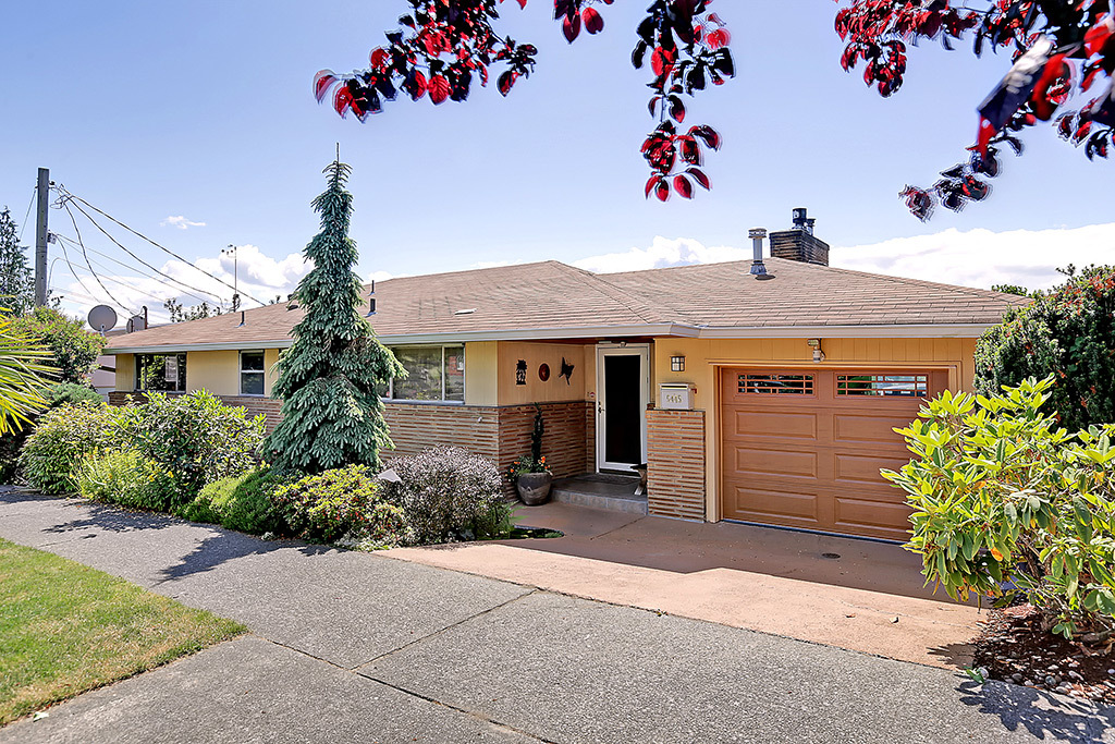 Property Photo:  5445 37th Ave SW  WA 98126 
