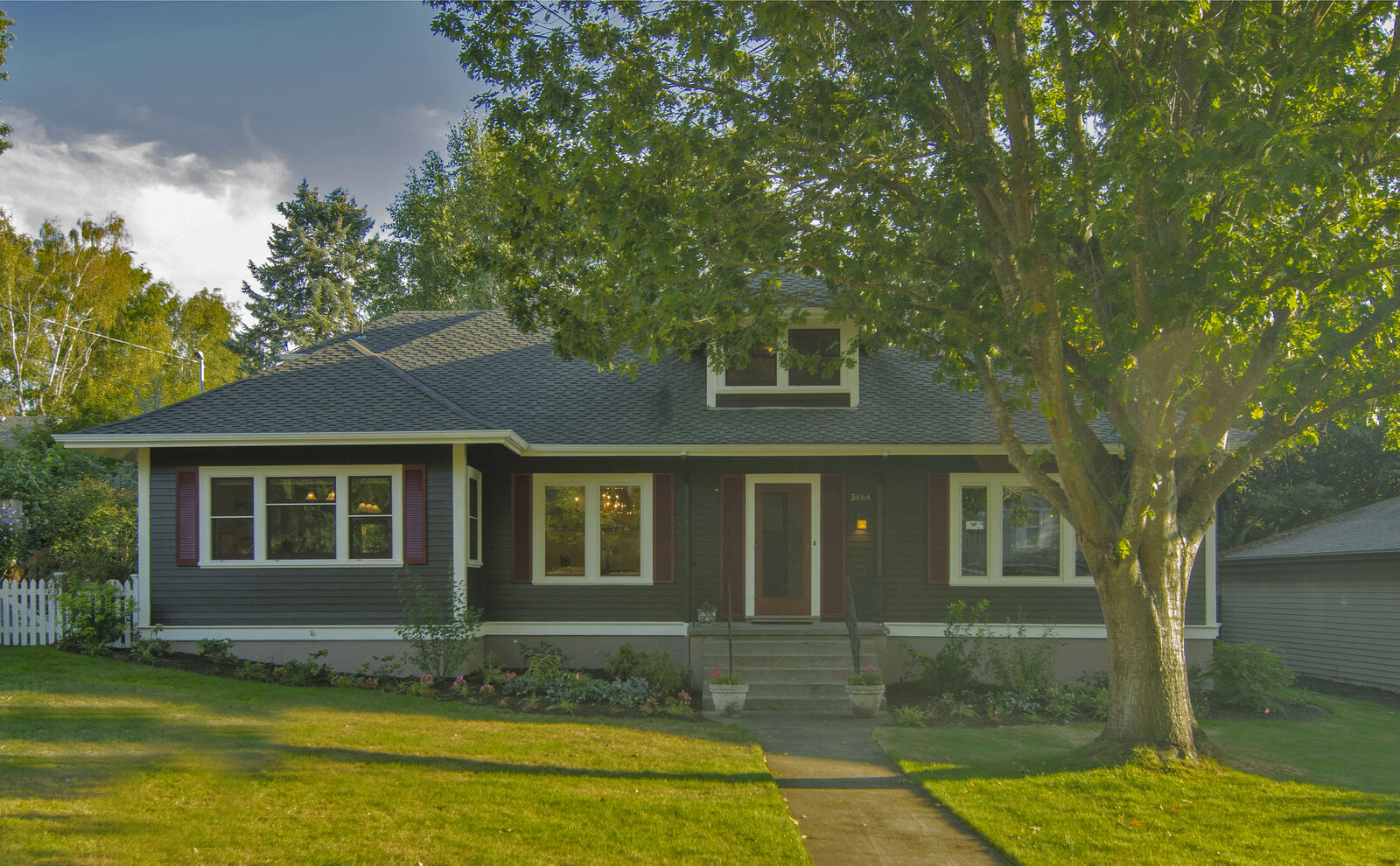 Property Photo:  3664 SE Carlton St  OR 97202 