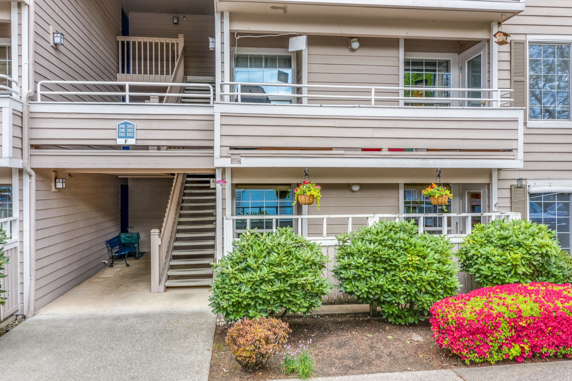Property Photo: 14058 NE 181st St F102 WA 98072