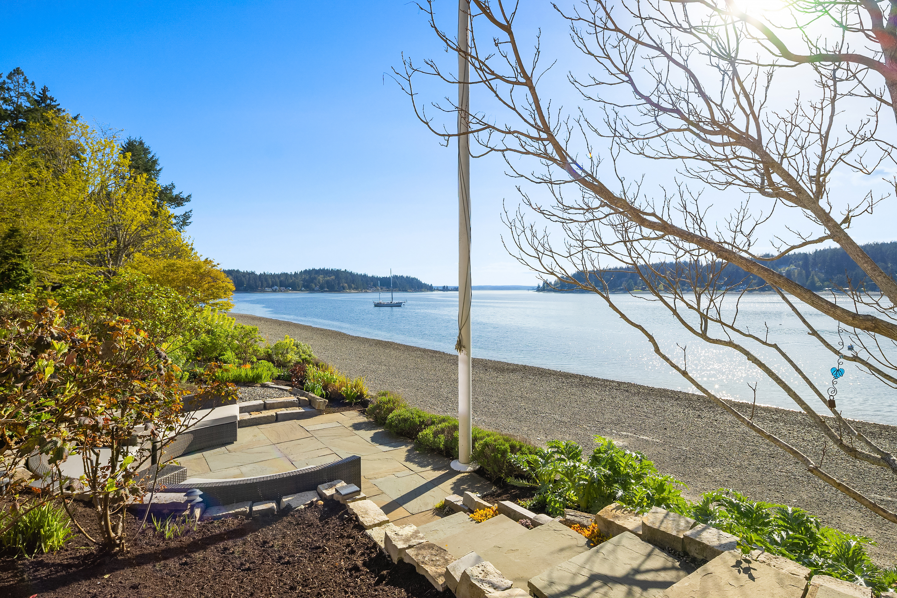 Property Photo: 4175 Pleasant Beach Dr NE 4175 Pleasant Beach Drive NE  WA 98110 