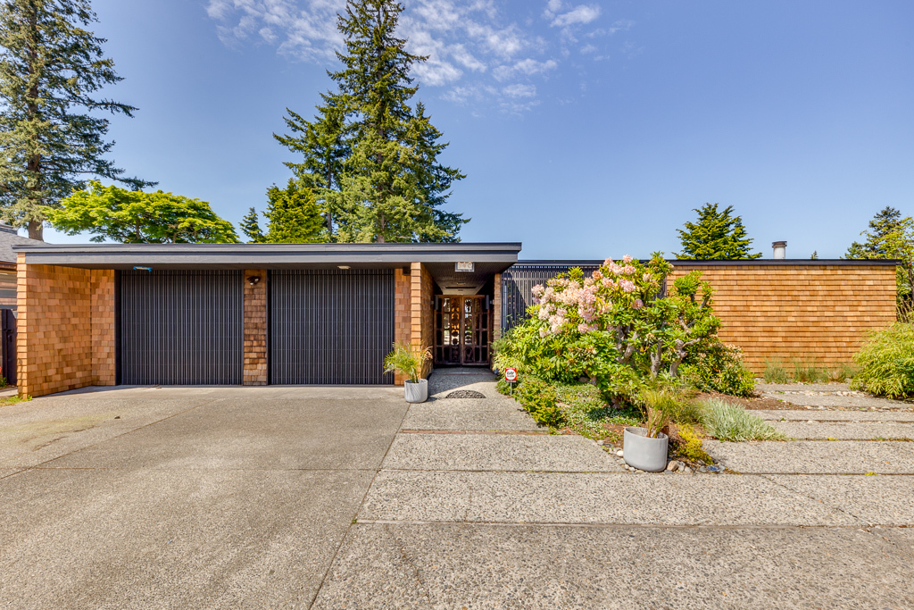 Property Photo: 340 Heather Rd WA 98203