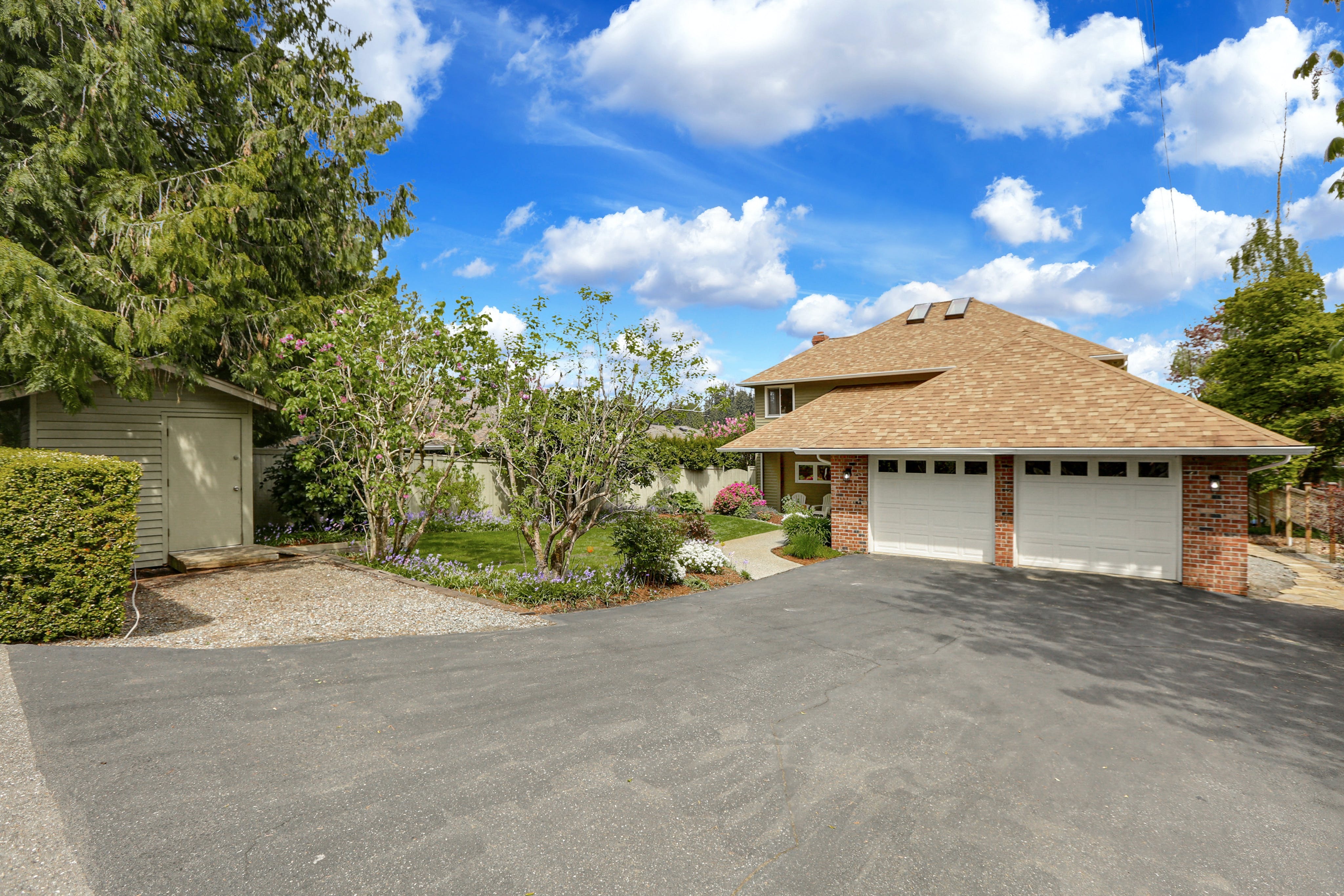 Property Photo:  16225 Larch Way  WA 98087 