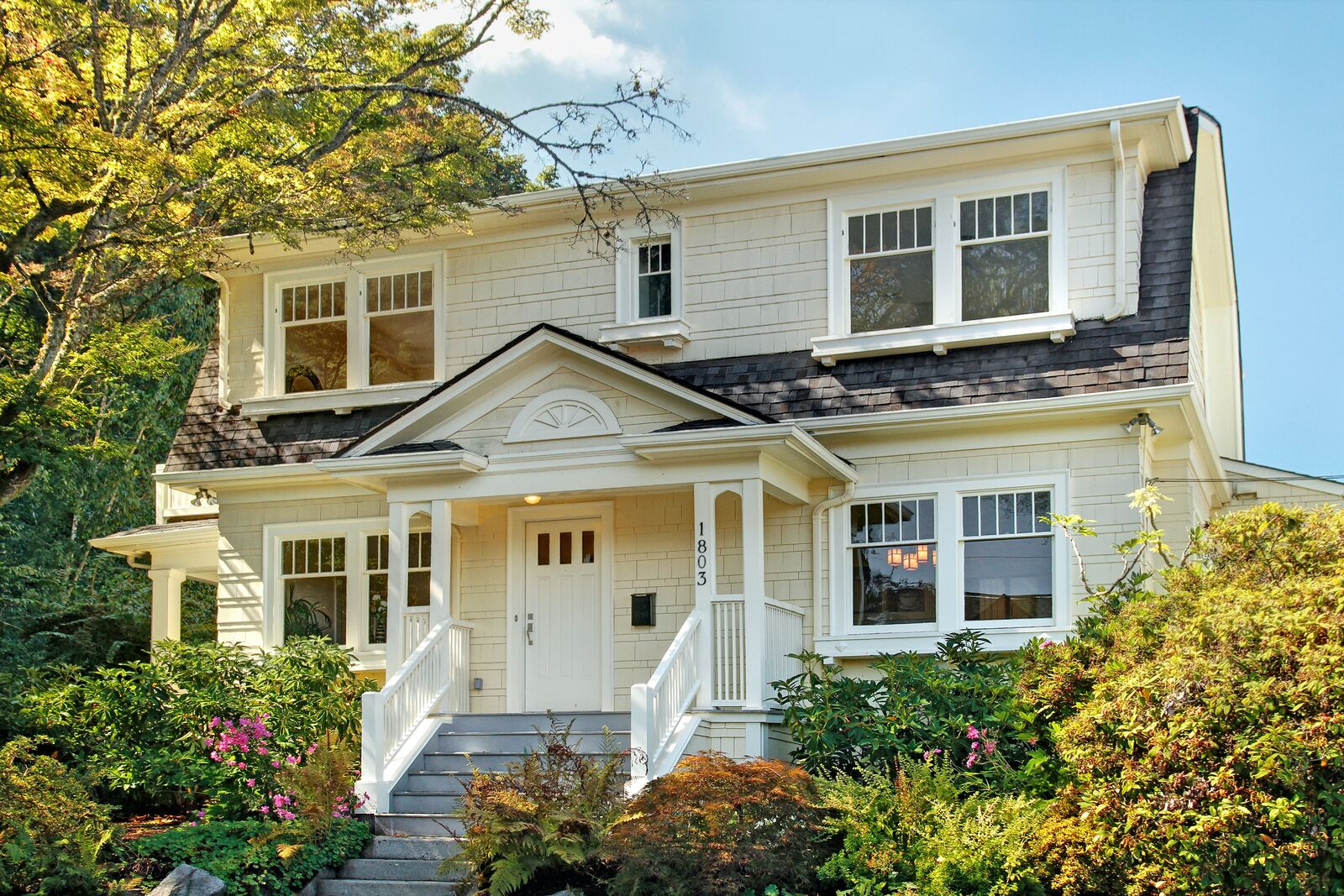 Property Photo:  1803 36th Ave  WA 98122 