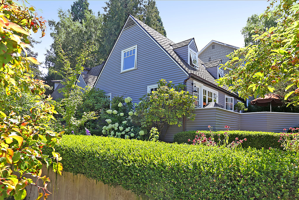 Property Photo:  2605 E Lynn St  WA 98112 