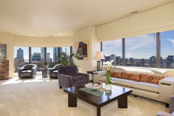 Property Photo:  1301  Spring Street 17-F  WA 98104 