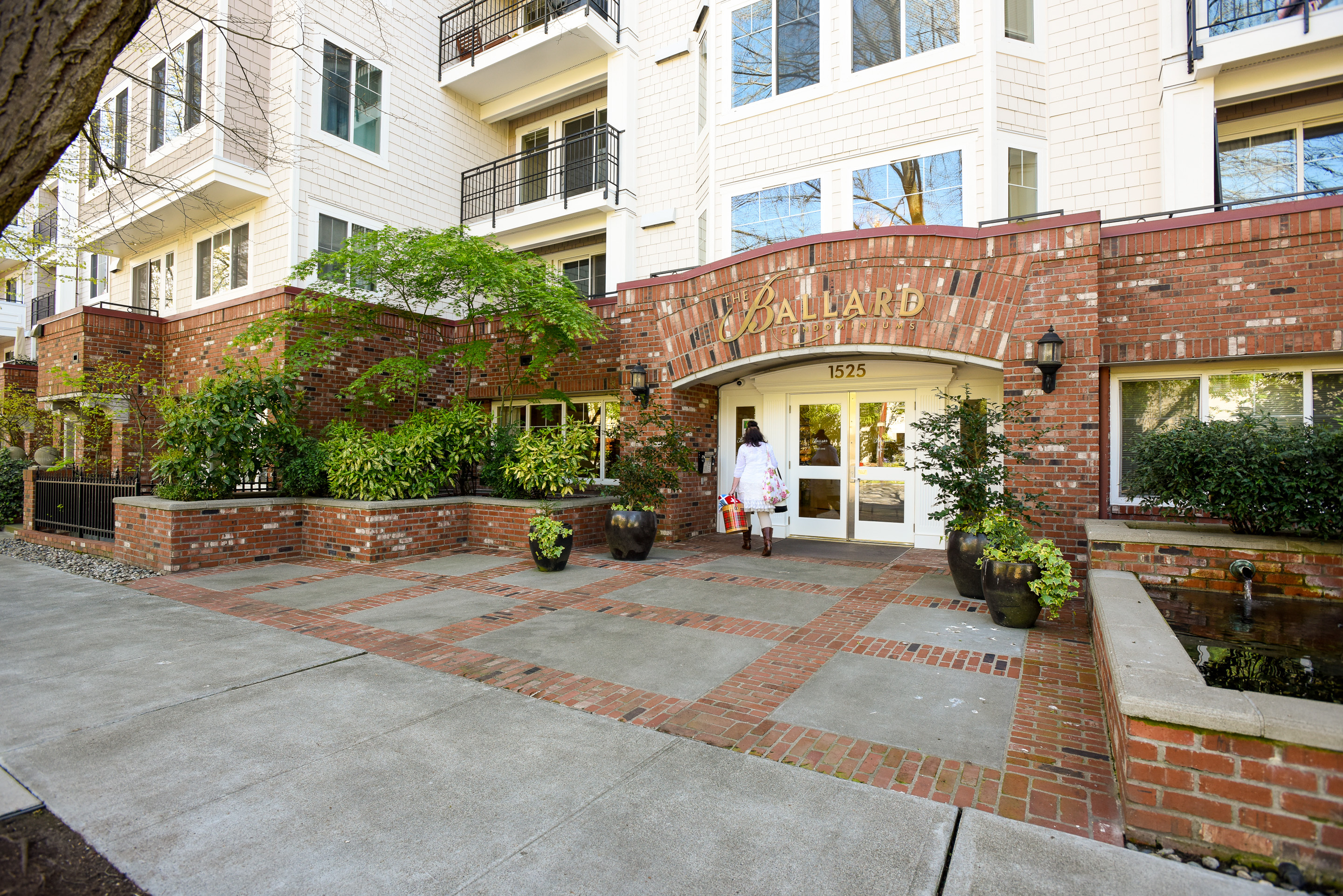 Property Photo:  1525 NW 57th St 403  WA 98107 