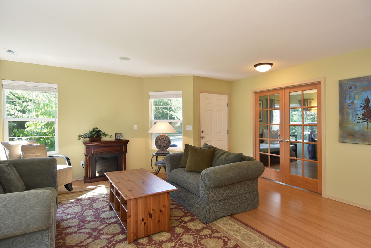 Property Photo: Living room 34306 SE Carmichael St  WA 98065 