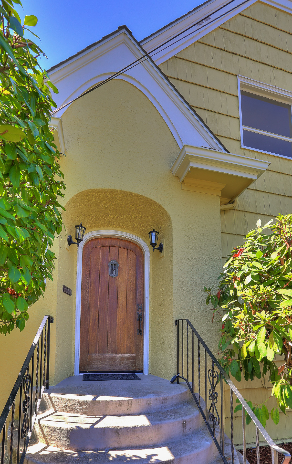 Property Photo: Front 7017 17th Ave NE WA 98115