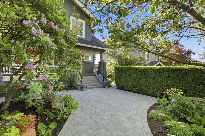 Property Photo: 1625 7th Avenue W WA 98119
