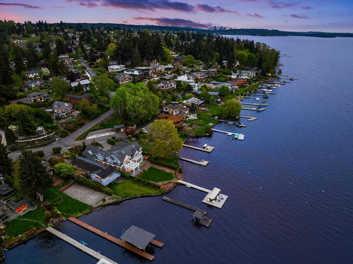 Property Photo:  1811 1/2  10th Street W  WA 98033 