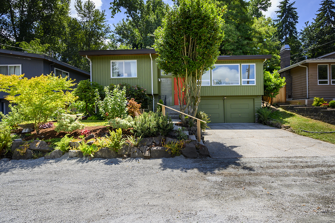 Property Photo:  2039 NE 97th St  WA 98115 