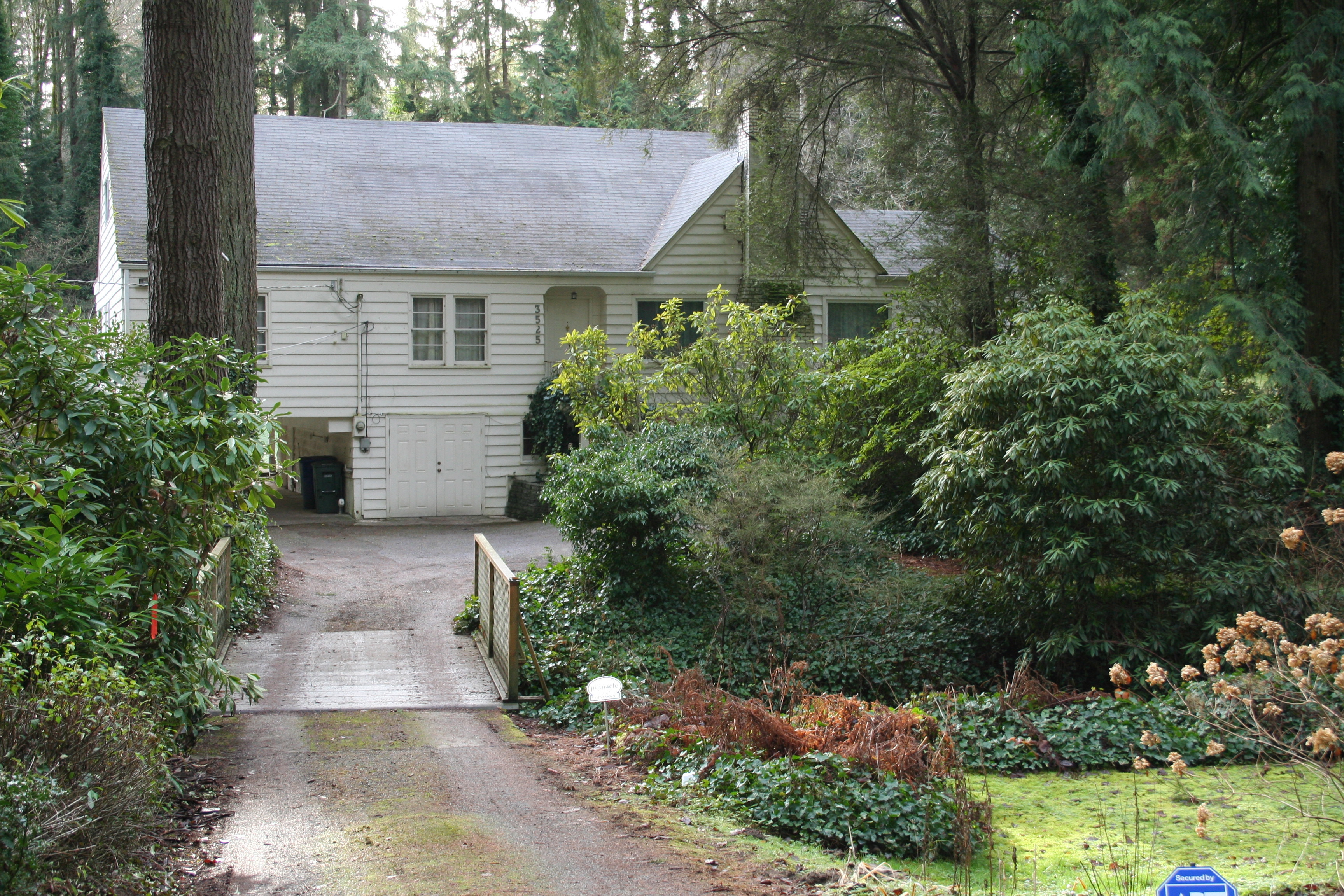 Property Photo:  3525 NE 180th St  WA 98155 