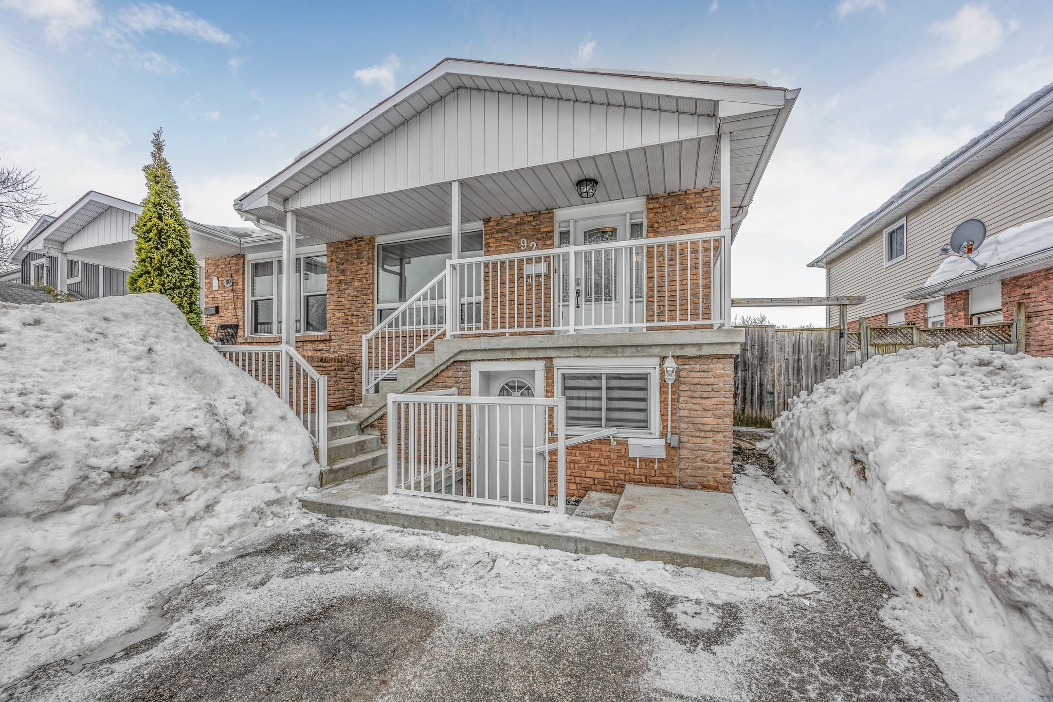Property Photo: 92 Kozlov Street ON L4N 4P9