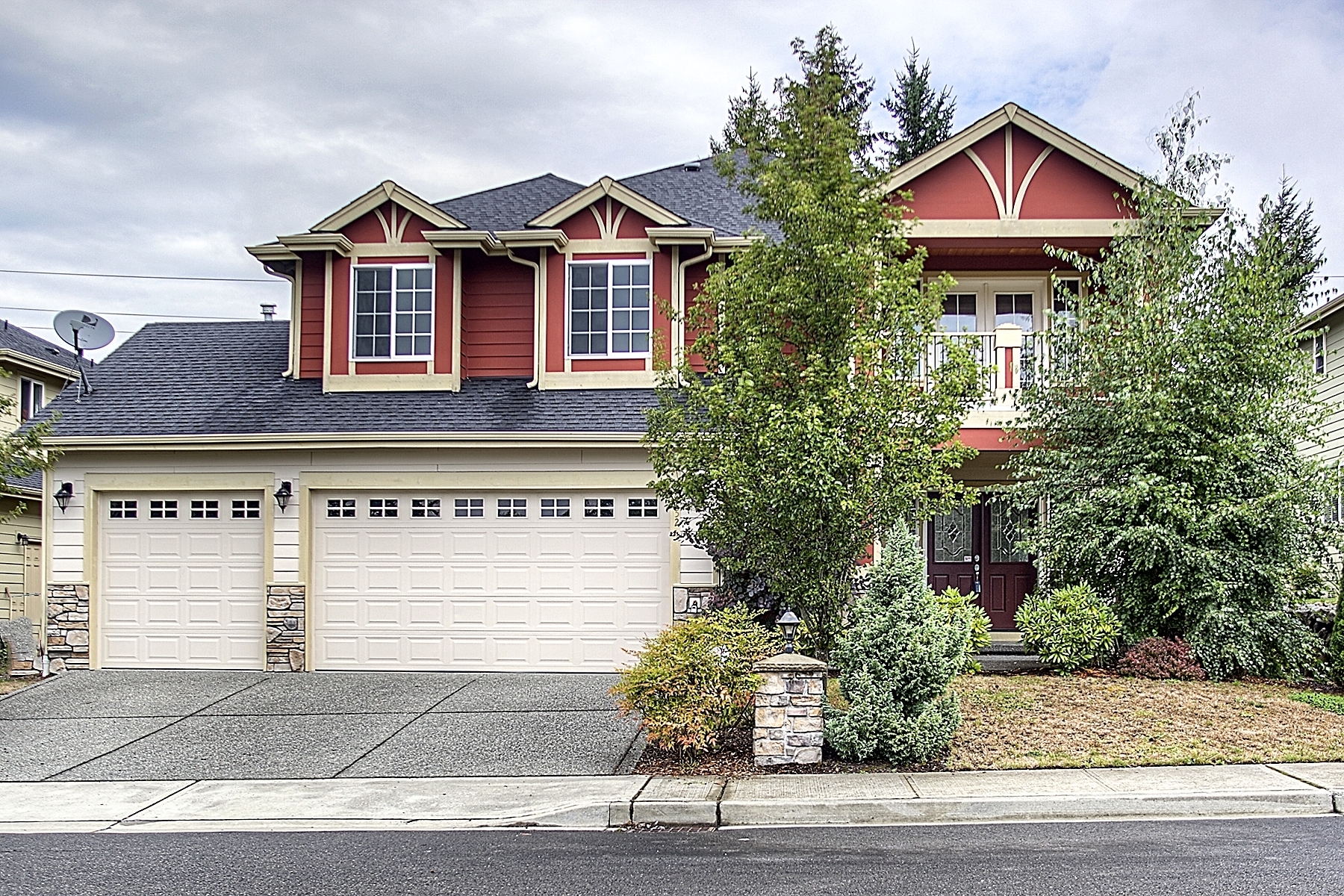 Property Photo: 6152 NE 3rd Ct WA 98059