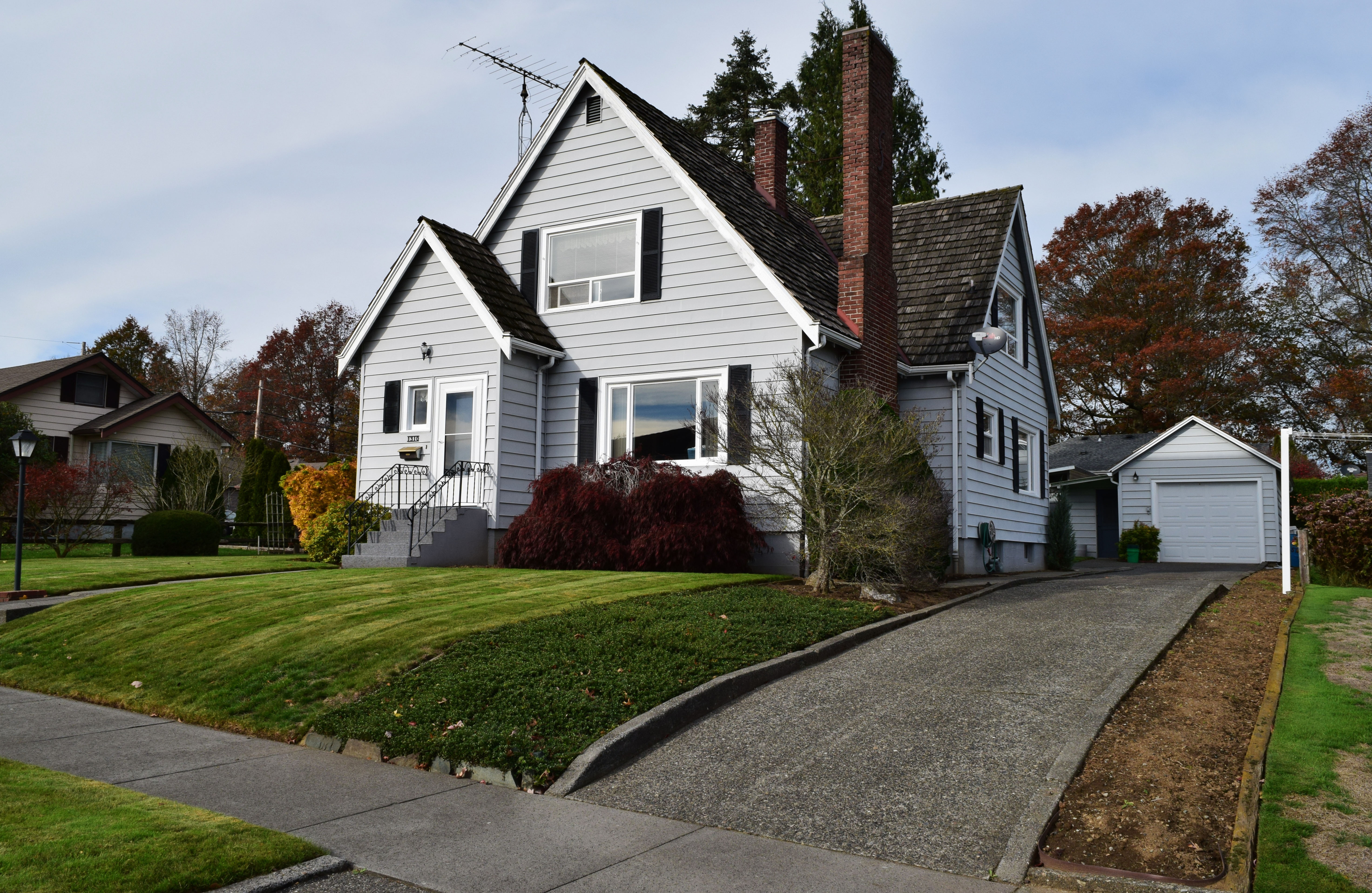 Property Photo: 1310 E St WA 98264