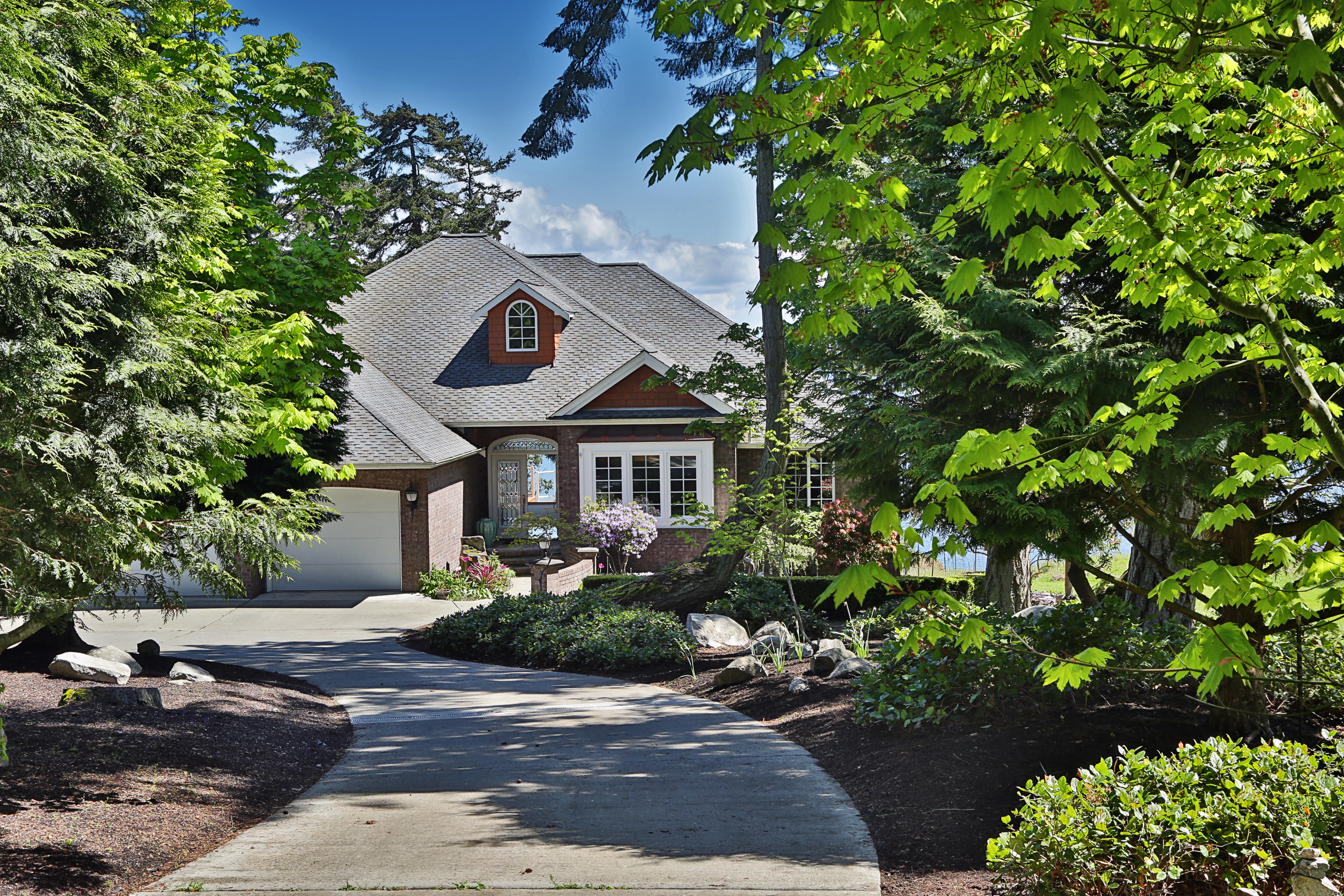 Property Photo: Entry 2607 North Bluff Rd WA 98253