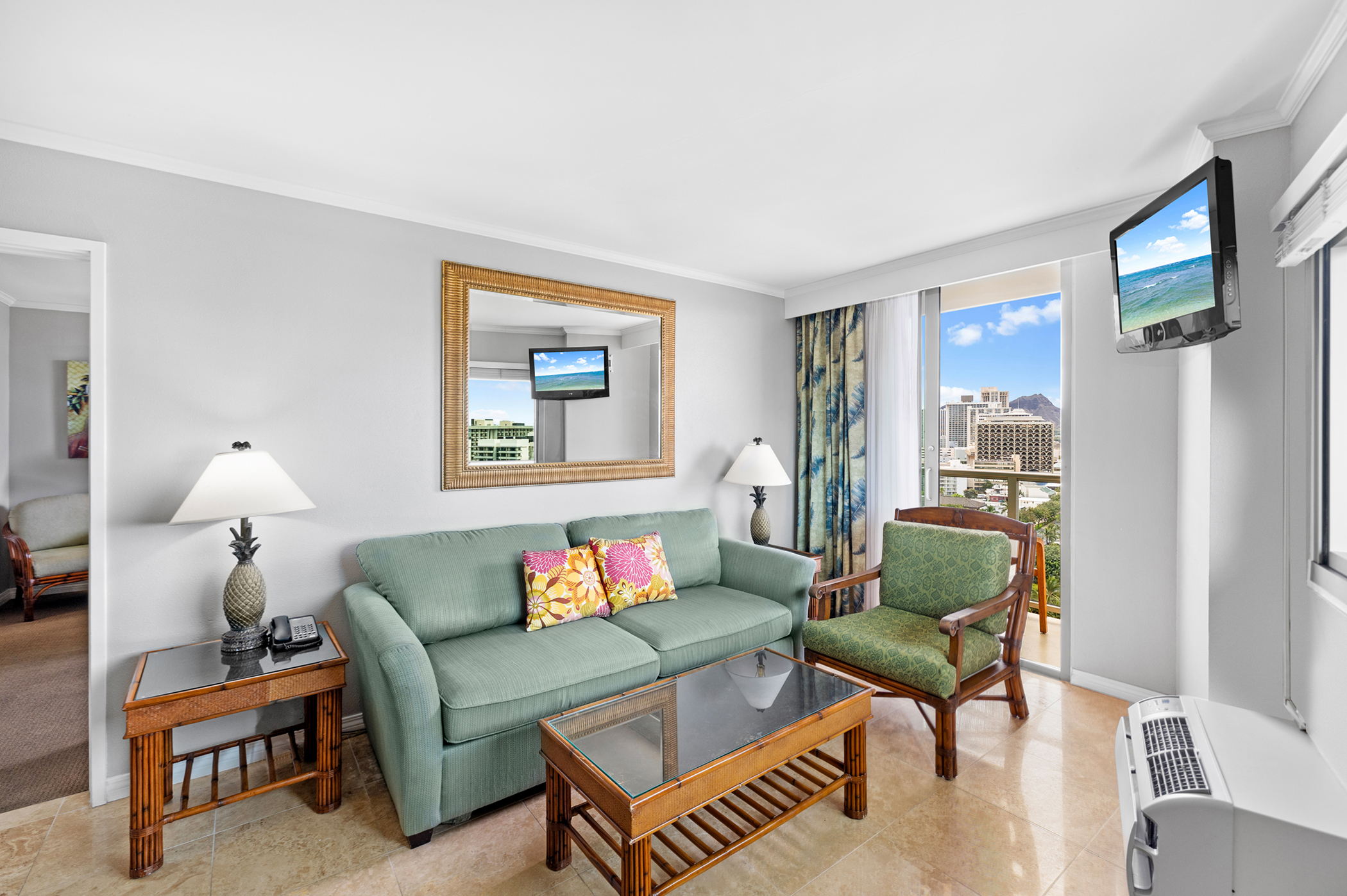 Property Photo:  2045 Kalakaua Avenue 1607  HI 96815 