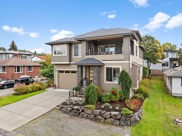 Property Photo:  907 N 33rd Street  WA 98056 