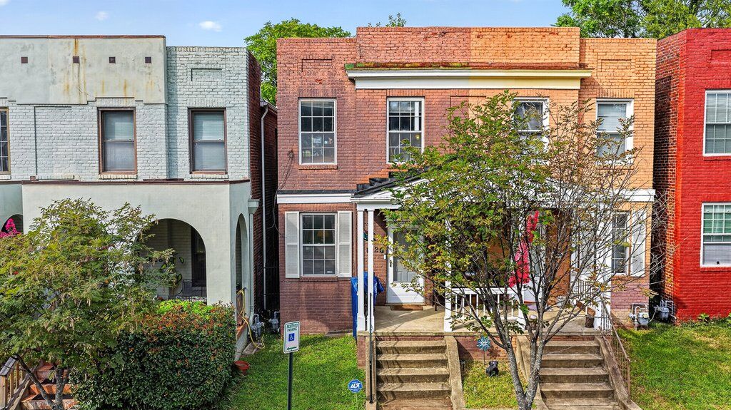 Property Photo: 1826 Idlewood Avenue VA 23220