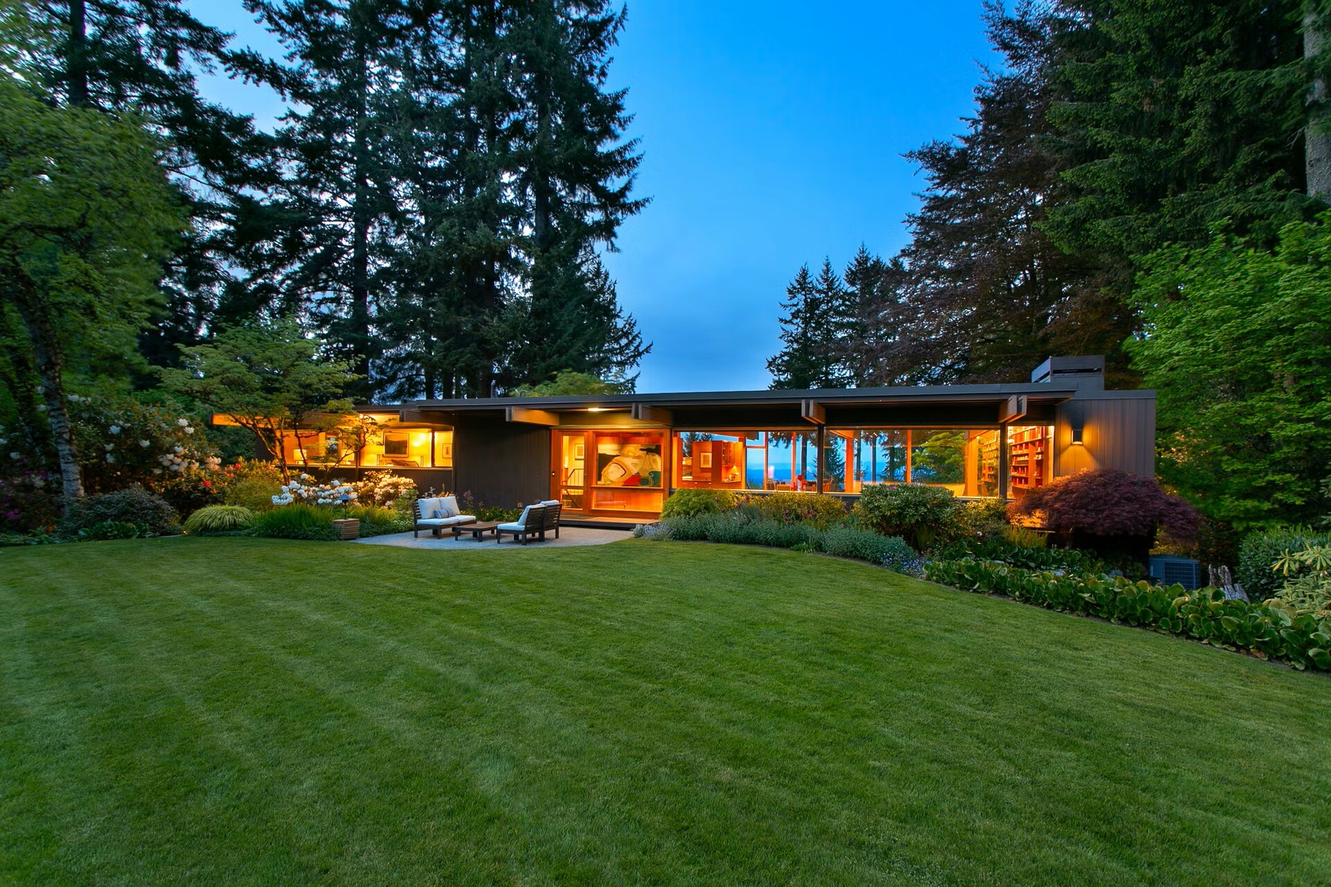 Property Photo: 14836 SE 54th Street WA 98006