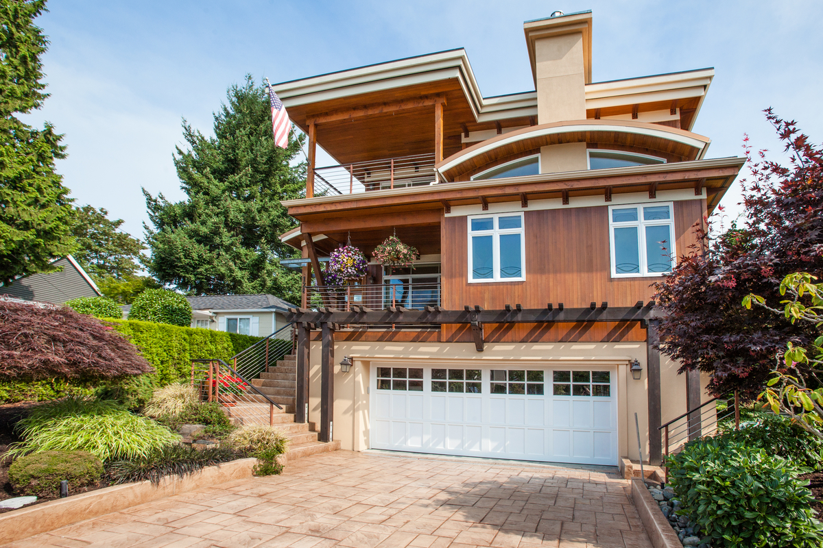 Property Photo:  128 7th Ave  WA 98033 