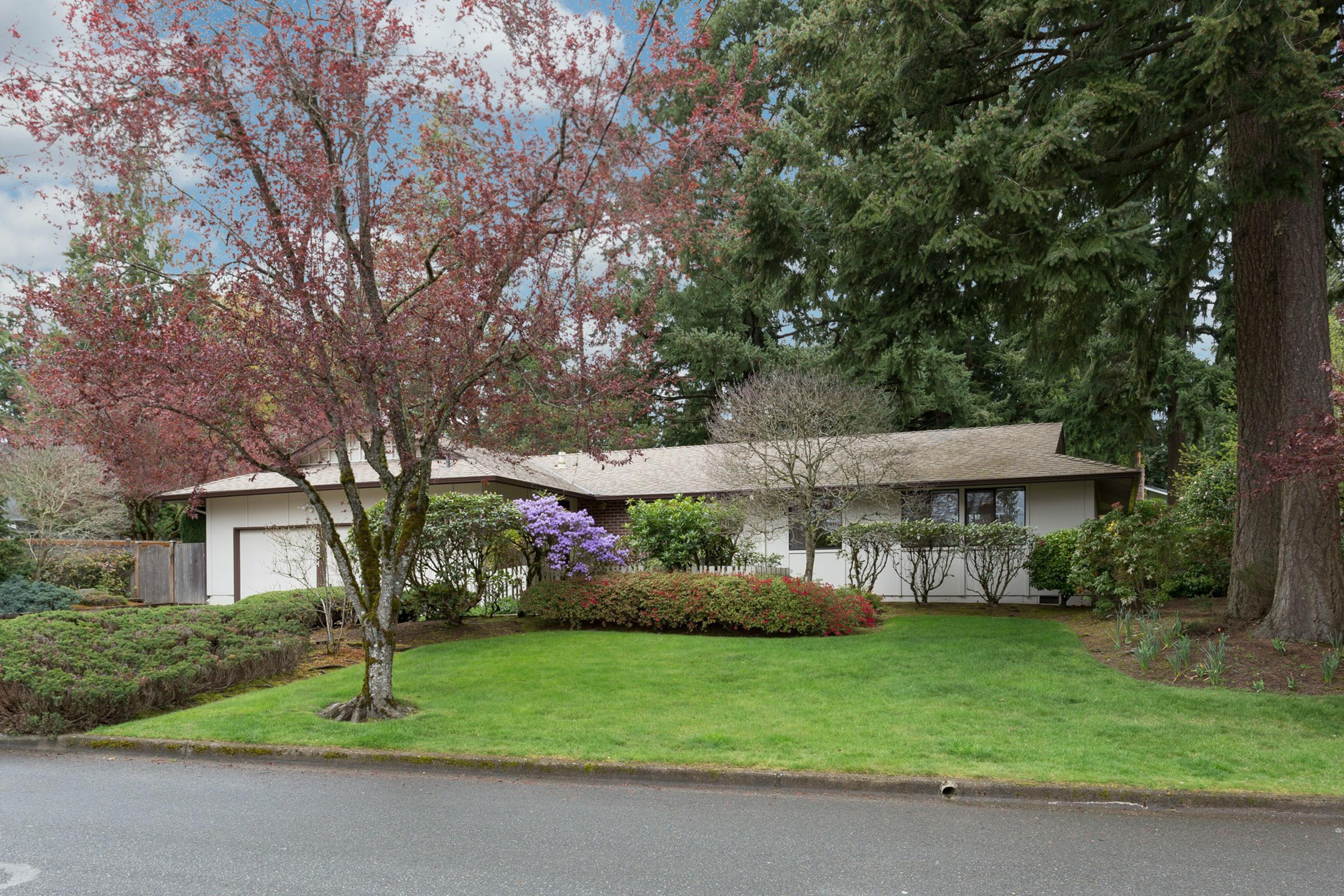 Property Photo:  16204 SE 29th St  WA 98008 