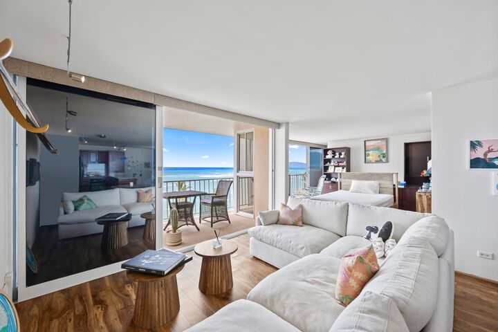 Property Photo:  3056 Kalakaua Avenue Phw  HI 96815 
