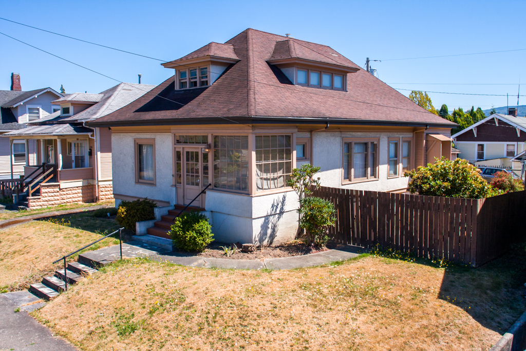 Property Photo:  1900 G St  WA 98225 