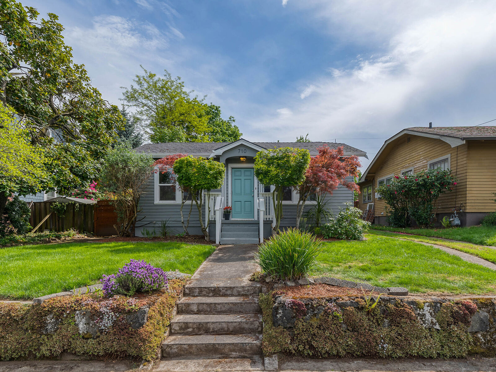 Property Photo:  710 N Buffalo St  OR 97217 