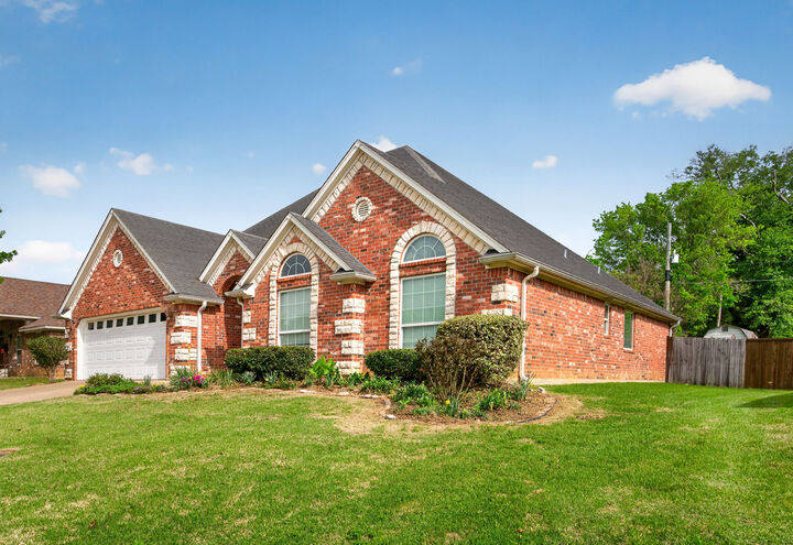 Property Photo:  4413 Red Oak Trl  TX 75604 